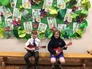 Year 4 have enjoyed learning to play the ukulele this term. Lots of fantastic songs such as ‘Shake it Off’ by Taylor Swift and the theme tune to the ‘James Bond’ films. They have even performed these to a audience! Very well done Year 4!